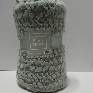 Ulta Beauty Limited Edition Plush Throw - Soft Sage